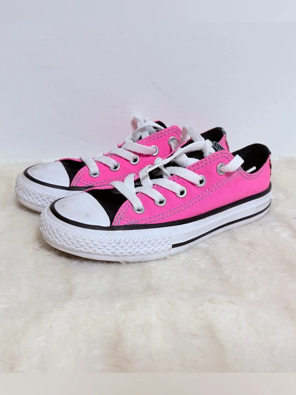 Converse Kids Low-Top Canvas Sneakers in Neon Pink and Black size 12 youth